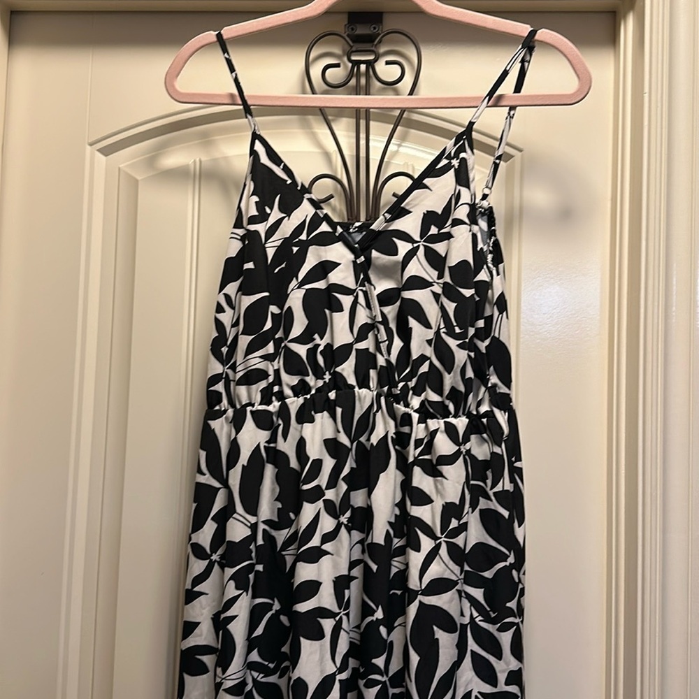 Black and white floral maxi w/ adjustable straps and slit for easy walking.